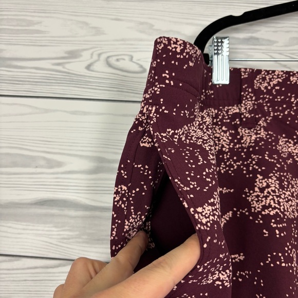 Under Armour Men’s Burgundy Printed Golf Shorts Size 40 NWT - Picture 2 of 14